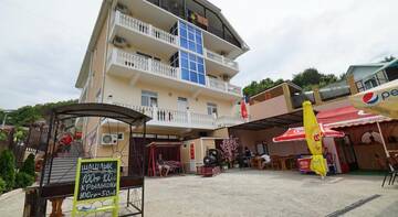 Фото номера Семейный номер с балконом Гостиница Guest House Alina г. Лермонтово 2