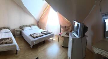 Фото номера Стандартный четырехместный номер Гостиница Guest House Alina г. Лермонтово 6