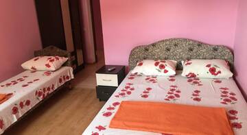 Фото номера Стандартный трехместный номер Гостиница Guest House Alina г. Лермонтово 4