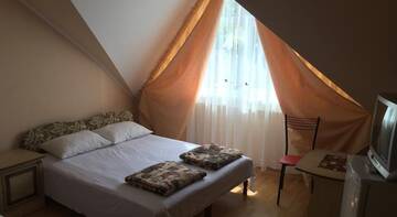 Фото номера Стандартный четырехместный номер Гостиница Guest House Alina г. Лермонтово 5